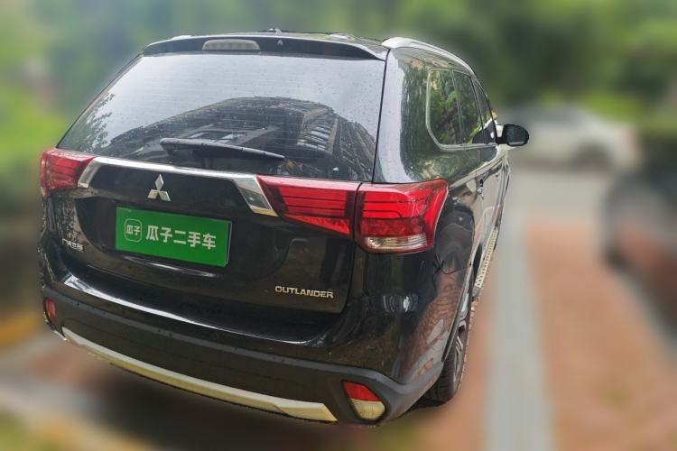 Used Mitsubishi Outlander 2016 2.4L 4x4 Prestige Edition 7-Seater Rear Right 45 Deg