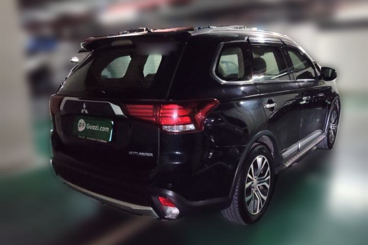 Used Mitsubishi Outlander 2016 2.4L 4x4 Elite Edition 5 Seats Rear Right 45 Deg