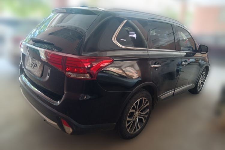 Used Mitsubishi Outlander 2016 2.4L 4x4 Elite Edition 5 Seats Rear Right 45 Deg