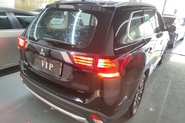 Used Mitsubishi Outlander 2016 2.4L 4x4 Elite Edition 5 Seats Rear Right 45 Deg