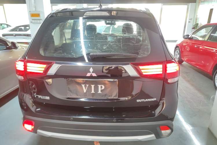 Used Mitsubishi Outlander 2016 2.4L 4x4 Elite Edition 5 Seats Rear