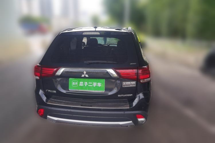 Used Mitsubishi Outlander 2016 2.4L 4x4 Luxury Edition 7-Seater Rear