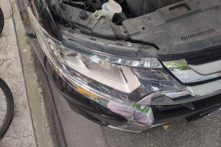 Used Mitsubishi Outlander 2016 2.4L 4x4 Elite Edition 7-Seater Right Front Headlight
