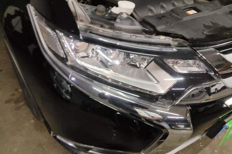 Used Mitsubishi Outlander  Right Front Headlight