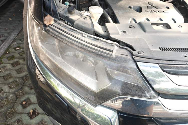 Used Mitsubishi Outlander 2016 2.4L 4x4 Luxury Edition 7-Seater Right Front Headlight