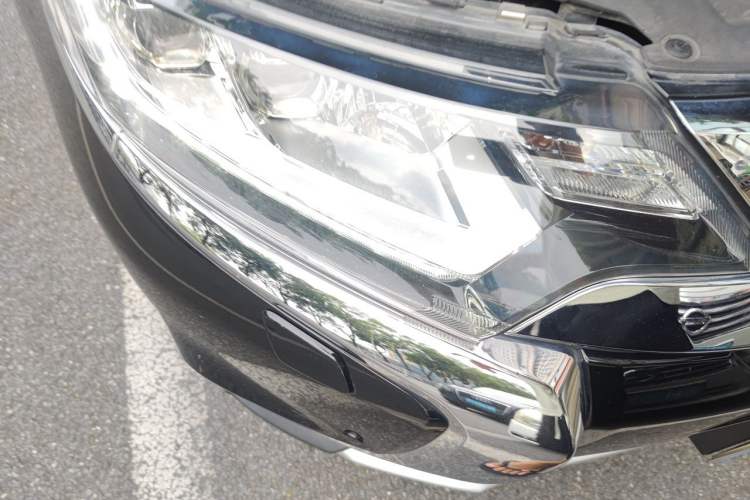 Used Mitsubishi Outlander 2016 2.4L 4x4 Luxury Edition 7-Seater Right Front Headlight