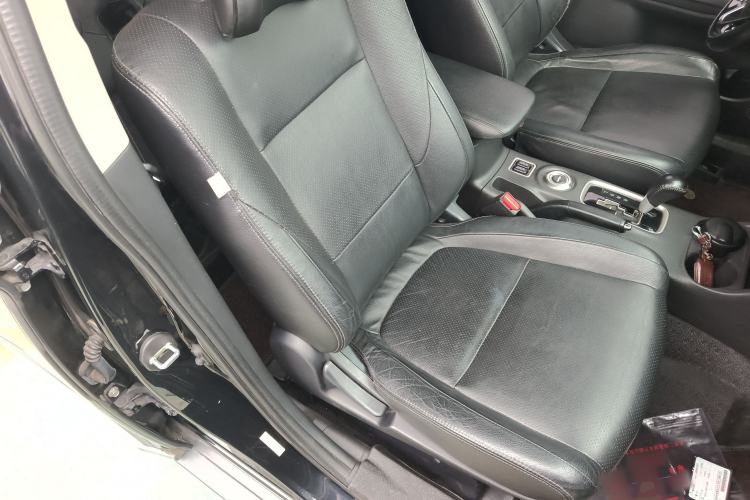 Used Mitsubishi Outlander 2016 2.4L 4x4 Elite Edition 7-Seater Right Front Seat