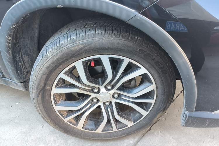 Used Mitsubishi Outlander 2016 2.4L 4x4 Elite Edition 5 Seats Right Front Wheel Hub