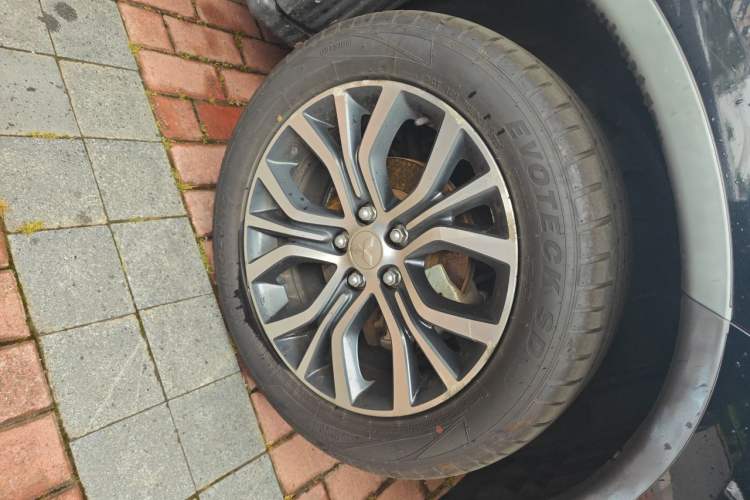 Used Mitsubishi Outlander 2016 2.4L 4x4 Prestige Edition 7-Seater Right Front Wheel Hub