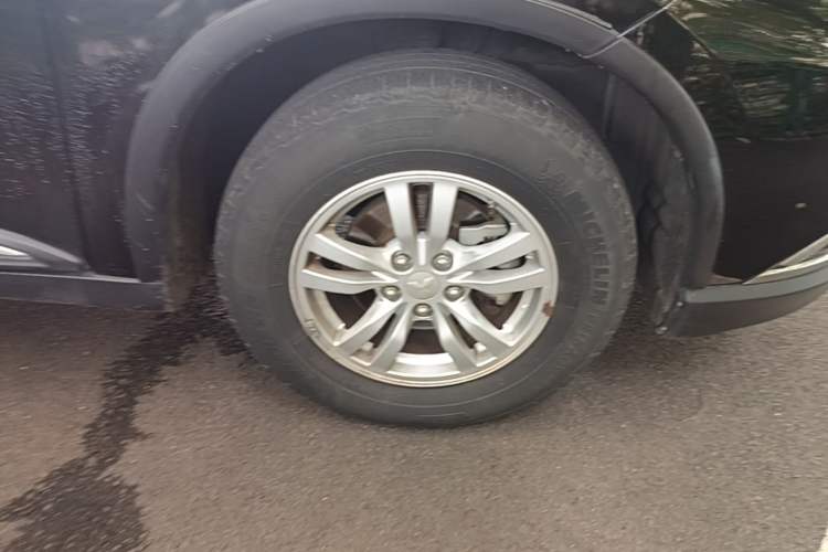 Used Mitsubishi Outlander 2016 2.0L Two-Wheel Drive Fashion Edition 5 Seats Right Front Wheel Hub