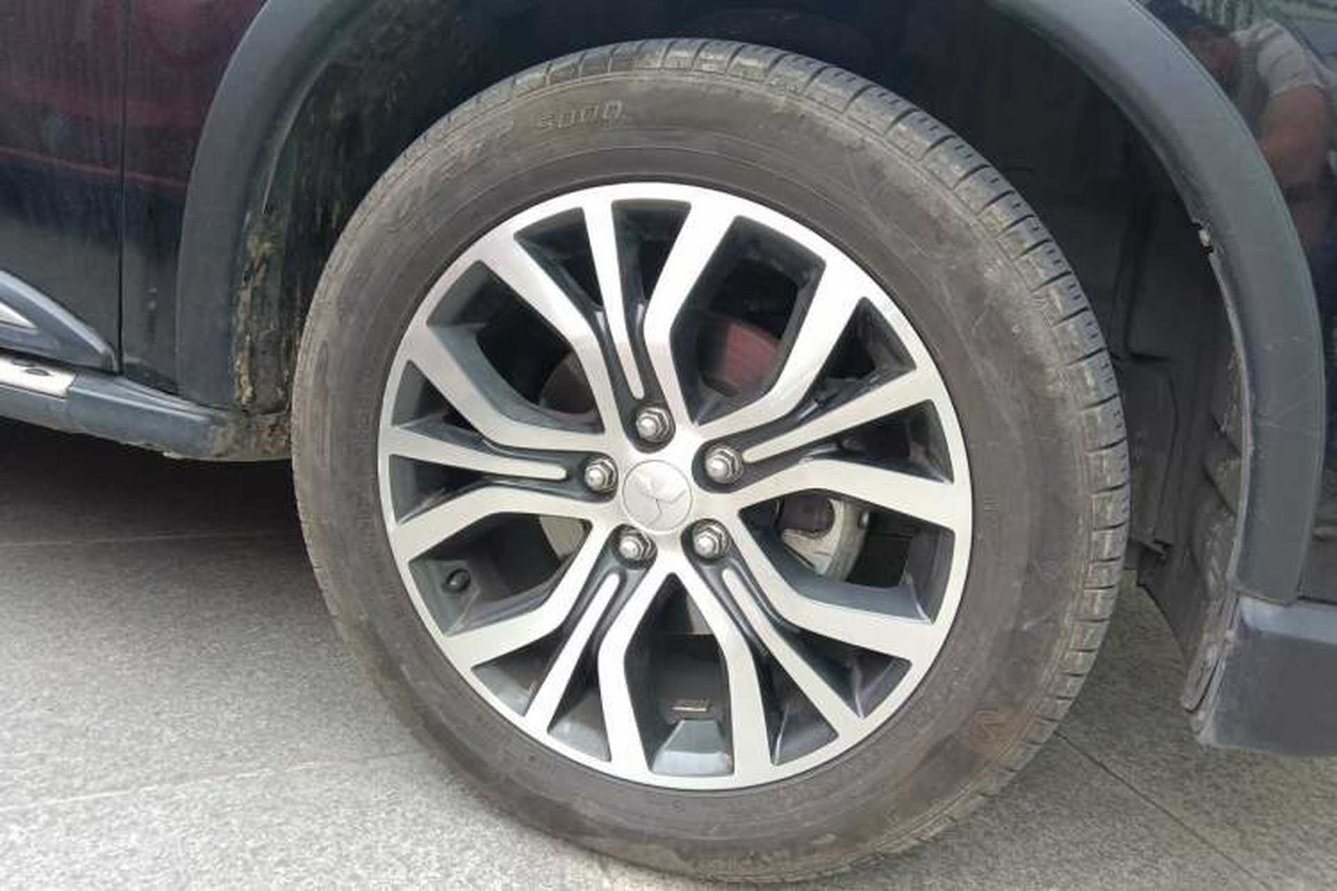 Used Mitsubishi Outlander 2016 2.4L 4x4 Elite Edition 5 Seats Right Front Wheel Hub