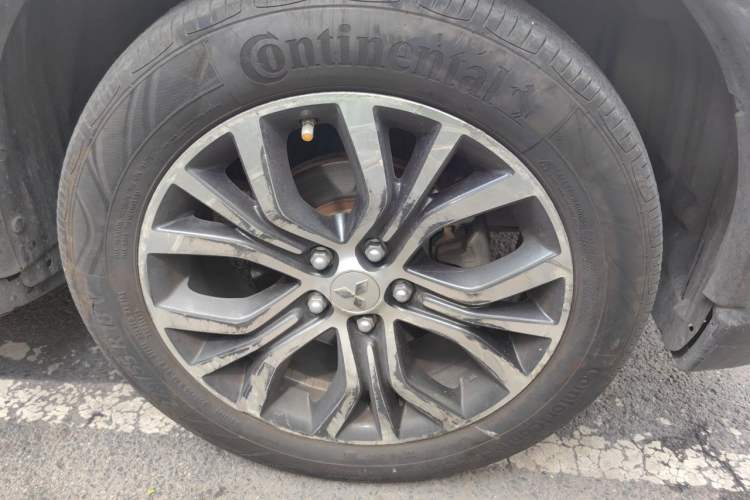 Used Mitsubishi Outlander 2016 2.4L 4x4 Elite Edition 5 Seats Right Front Wheel Hub