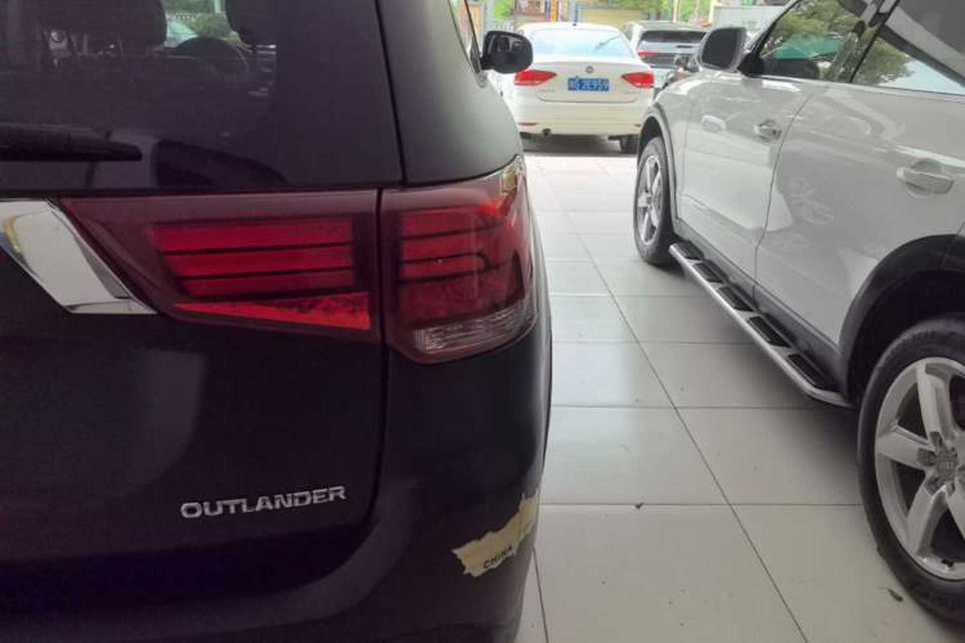 Used Mitsubishi Outlander 2016 2.0L Two-Wheel Drive Fashion Edition 5 Seats Right Rear Taillight