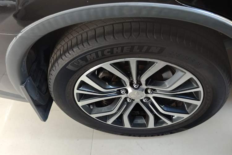 Used Mitsubishi Outlander 2016 2.4L 4x4 Elite Edition 5 Seats Right Rear Wheel Hub
