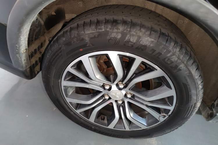 Used Mitsubishi Outlander 2016 2.4L 4x4 Elite Edition 5 Seats Right Rear Wheel Hub