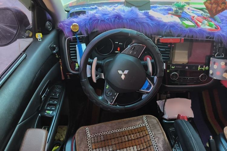 Used Mitsubishi Outlander 2016 2.4L 4x4 Elite Edition 5 Seats Steering Wheel