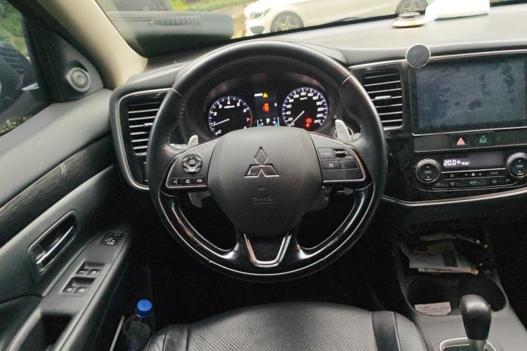 Used Mitsubishi Outlander 2016 2.4L 4x4 Prestige Edition 7-Seater Steering Wheel