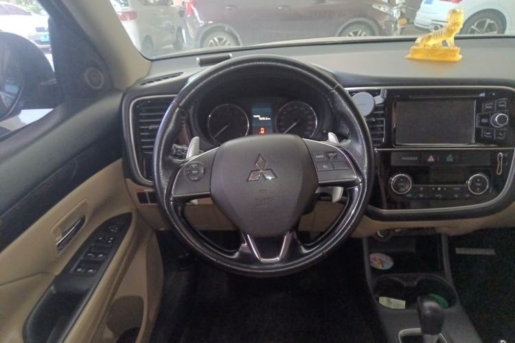 Used Mitsubishi Outlander 2016 2.4L 4x4 Elite Edition 5 Seats Steering Wheel