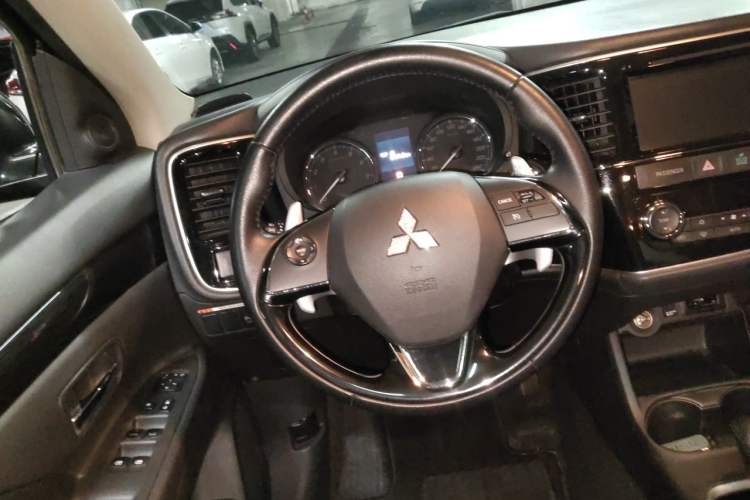 Used Mitsubishi Outlander  Steering Wheel