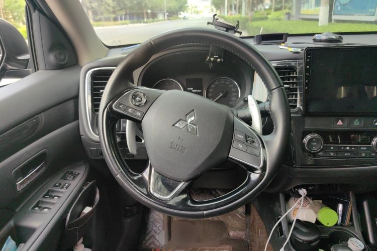 Used Mitsubishi Outlander 2016 2.4L 4x4 Elite Edition 5 Seats Steering Wheel