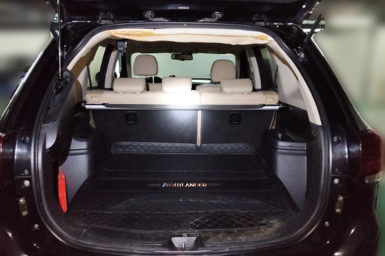 Used Mitsubishi Outlander 2016 2.4L 4x4 Elite Edition 5 Seats Trunk