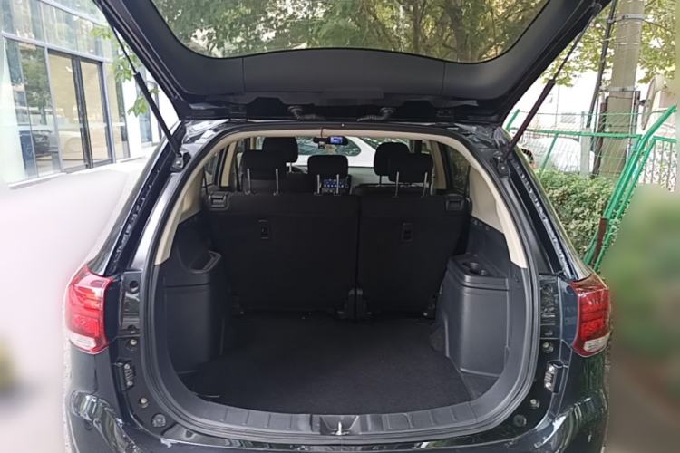 Used Mitsubishi Outlander 2016 2.0L Two-Wheel Drive Fashion Edition 5 Seats Trunk