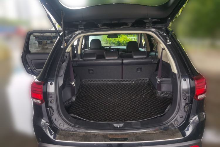 Used Mitsubishi Outlander 2016 2.4L 4x4 Luxury Edition 7-Seater Trunk