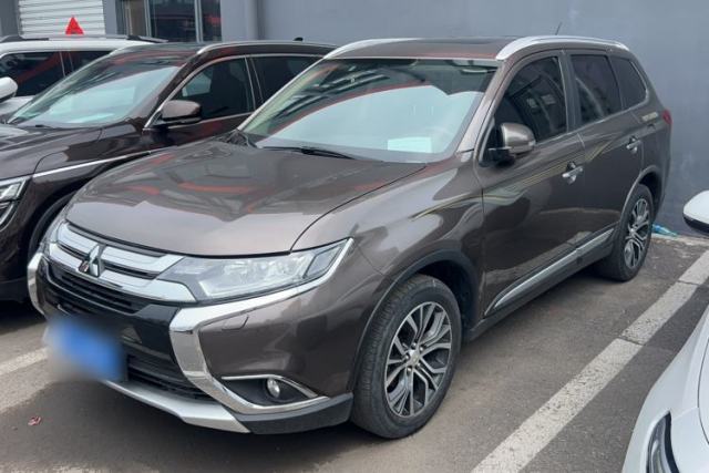 Mitsubishi Outlander 2016 2.4L 4x4 Elite Edition 5 Seats с пробегом