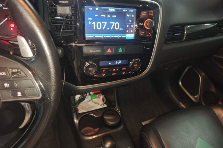 Used Mitsubishi Outlander 2016 2.4L 4x4 Elite Edition 7-Seater Audio And AC Panel