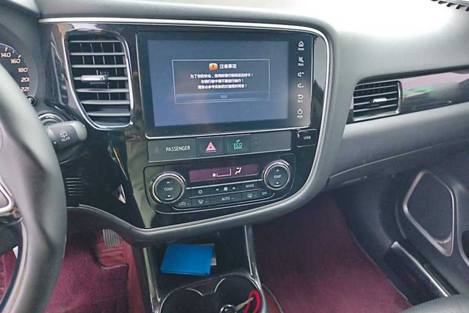 Used Mitsubishi Outlander 2016 2.4L 4x4 Luxury Edition 7-Seater Audio And AC Panel