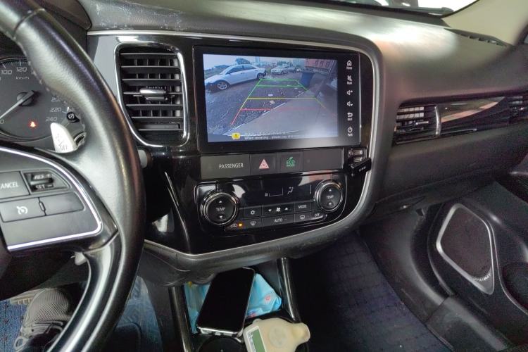 Used Mitsubishi Outlander 2016 2.4L 4x4 Elite Edition 5 Seats Audio And AC Panel