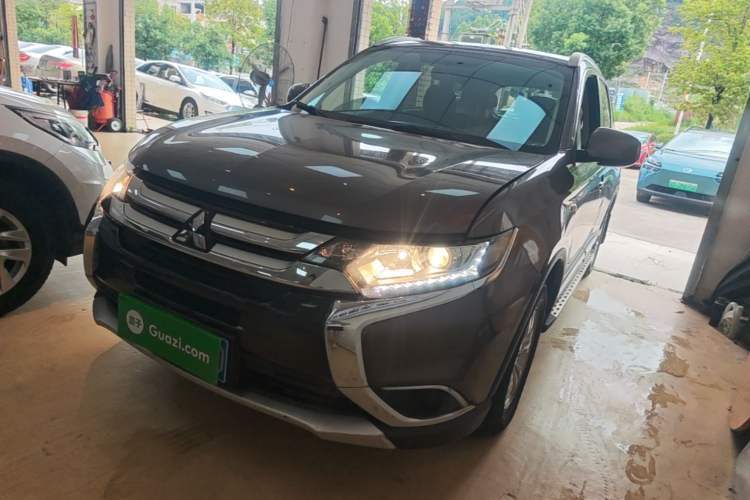 Used Mitsubishi Outlander 2016 2.0L Two-Wheel Drive Fashion Edition 5 Seats Guazi used car, China used car export, Used car for sale, Used  cars, Cheapest cars for sale