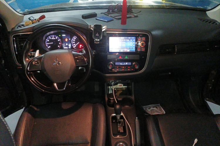 Used Mitsubishi Outlander 2016 2.4L 4x4 Flagship GT Edition 7 Seats Center Console