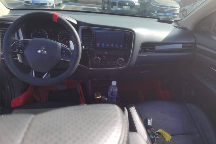 Used Mitsubishi Outlander 2016 2.4L 4x4 Elite Edition 5 Seats Center Console