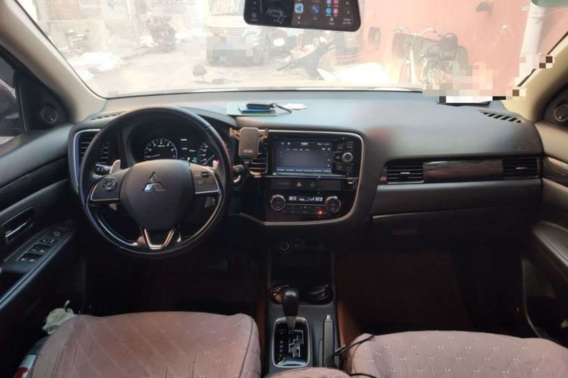 Used Mitsubishi Outlander 2016 2.4L 4x4 Elite Edition 7-Seater Center Console