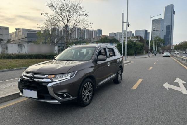 Used Mitsubishi Outlander 2016 2.4L 4x4 Luxury Edition 7-Seater