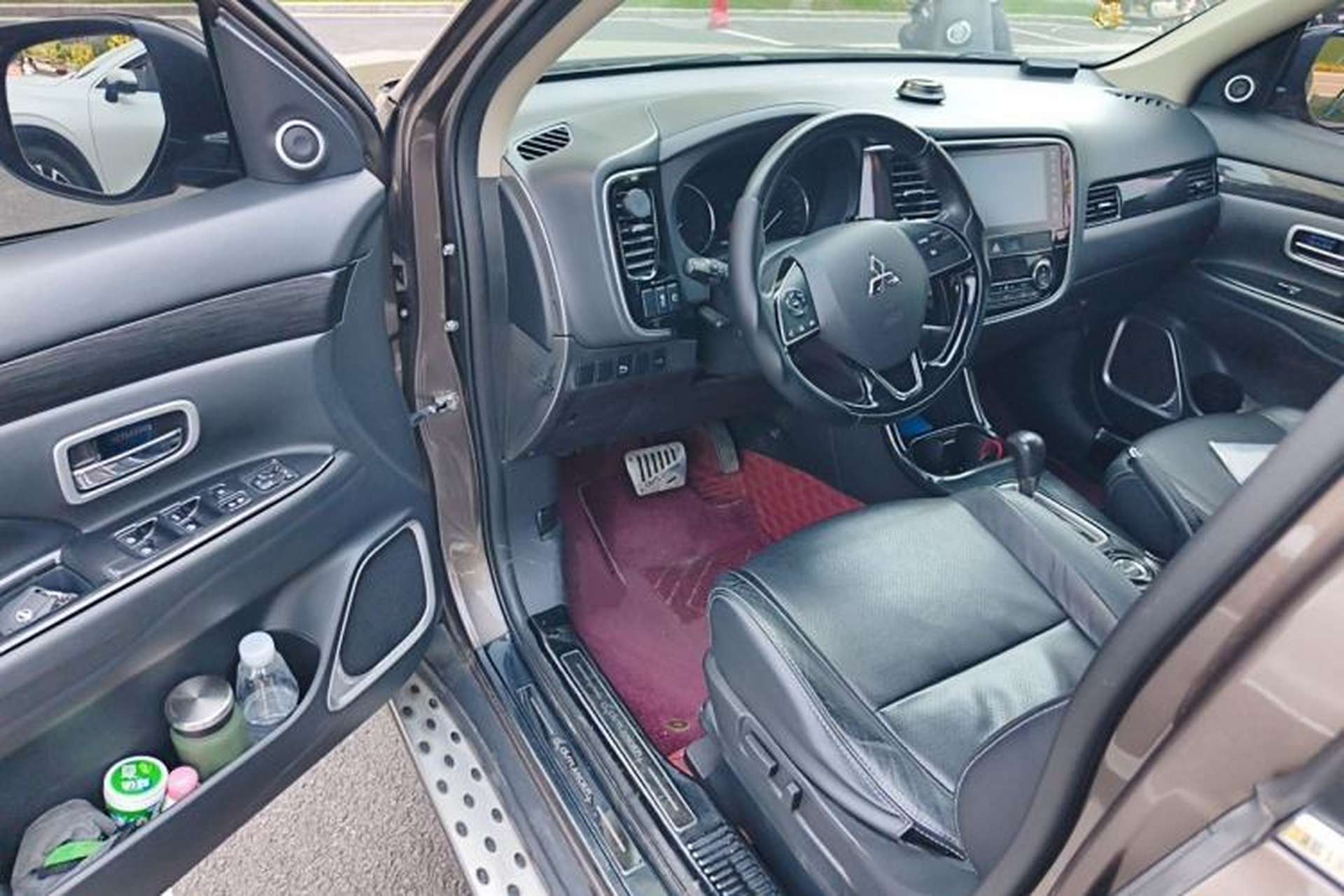 Used Mitsubishi Outlander 2016 2.4L 4x4 Luxury Edition 7-Seater Driver Seat