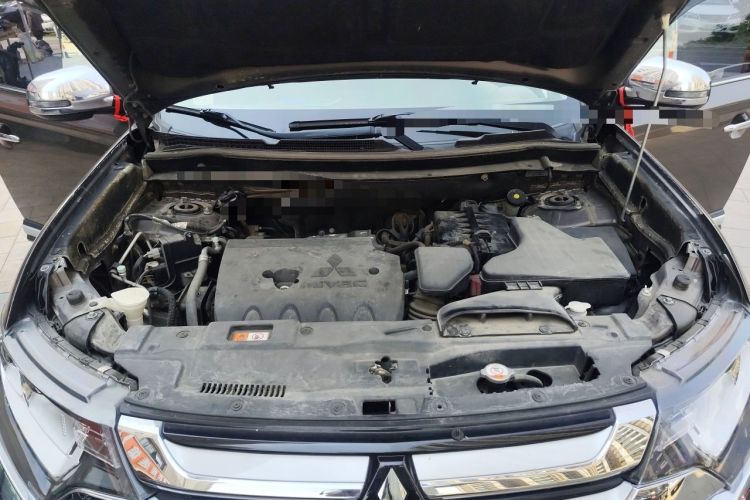 Used Mitsubishi Outlander 2016 2.4L 4x4 Elite Edition 7-Seater Engine Bay