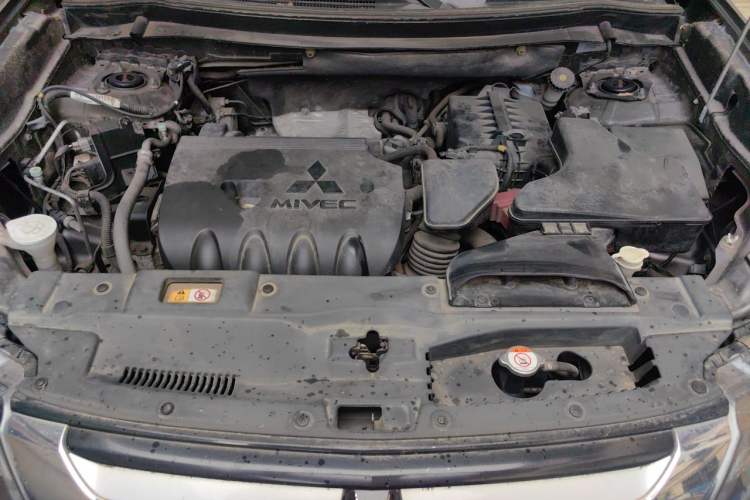 Used Mitsubishi Outlander 2016 2.4L 4x4 Elite Edition 5 Seats Engine Bay