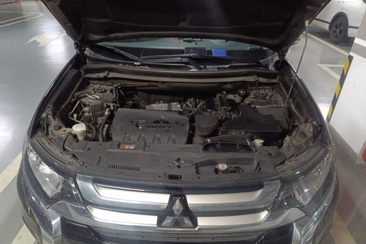 Used Mitsubishi Outlander 2016 2.4L 4x4 Flagship GT Edition 7 Seats Engine Bay