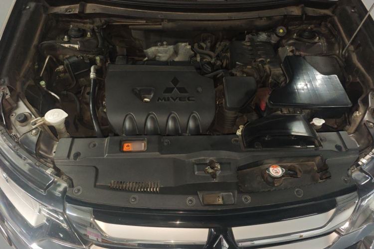 Used Mitsubishi Outlander 2016 2.4L 4x4 Elite Edition 7-Seater Engine Bay