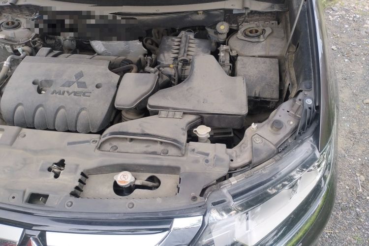 Used Mitsubishi Outlander 2016 2.4L 4x4 Luxury Edition 7-Seater Engine Bay Left