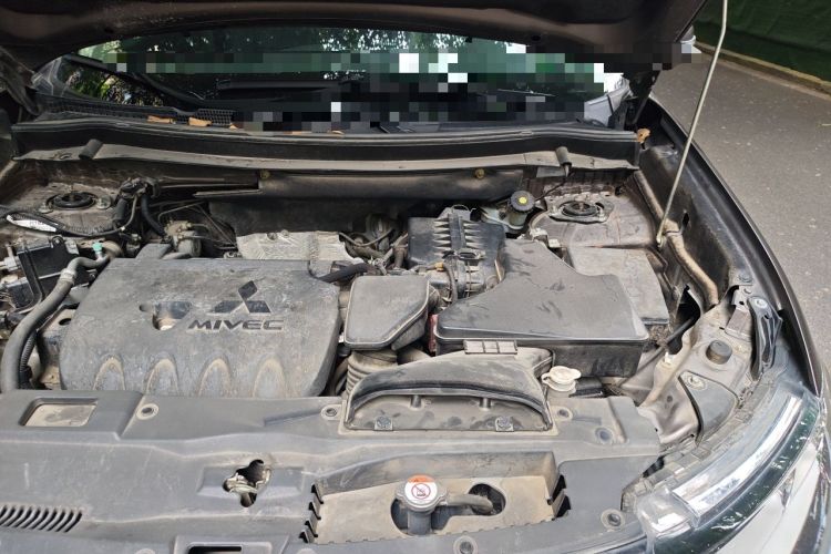 Used Mitsubishi Outlander 2016 2.4L 4x4 Luxury Edition 7-Seater Engine Bay Left