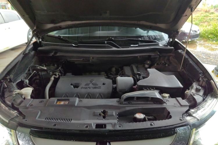 Used Mitsubishi Outlander 2016 2.4L 4x4 Elite Edition 5 Seats Engine Bay
