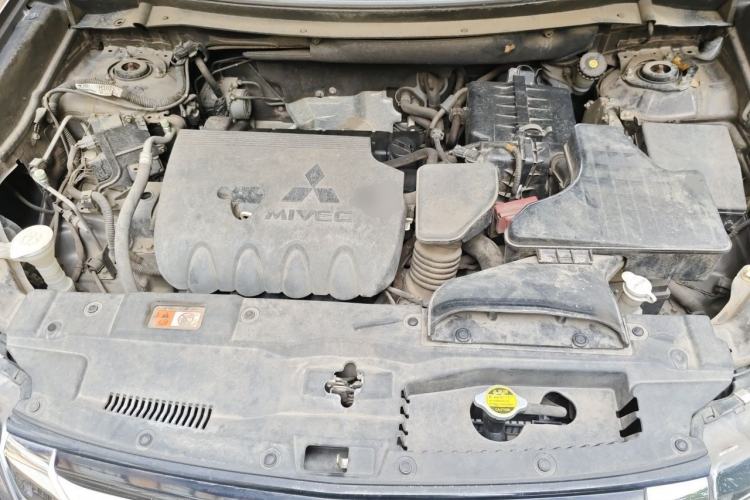 Used Mitsubishi Outlander 2016 2.4L 4x4 Elite Edition 7-Seater Engine Bay