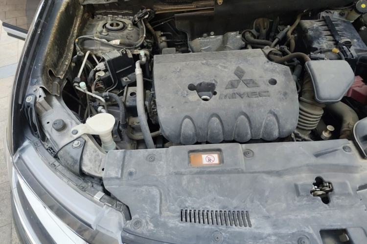 Used Mitsubishi Outlander 2016 2.4L 4x4 Elite Edition 7-Seater Engine Bay Right