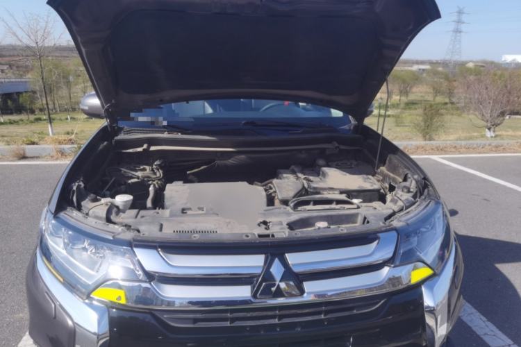 Used Mitsubishi Outlander 2016 2.4L 4x4 Elite Edition 5 Seats Engine Bay