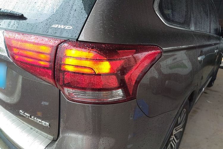 Used Mitsubishi Outlander 2016 2.4L 4x4 Elite Edition 5 Seats Exterior 1
