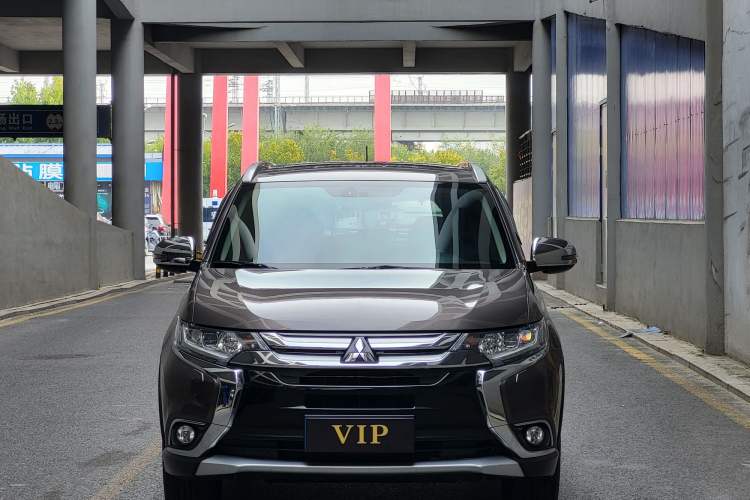 Used Mitsubishi Outlander 2016 2.4L 4x4 Elite Edition 5 Seats Exterior 1