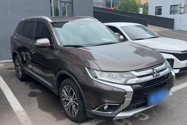 Used Mitsubishi Outlander 2016 2.4L 4x4 Elite Edition 5 Seats Exterior 2